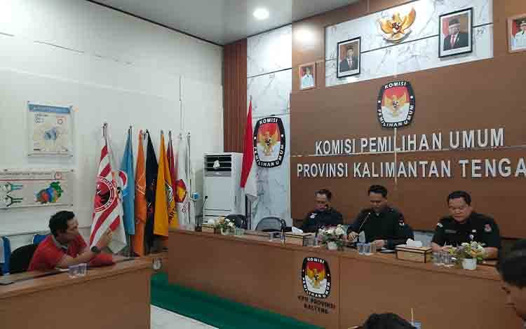 KPU Kalteng Fasilitasi Pencetakan Bahan Kampanye Paslon Gubernur dan Wakil Gubernur
