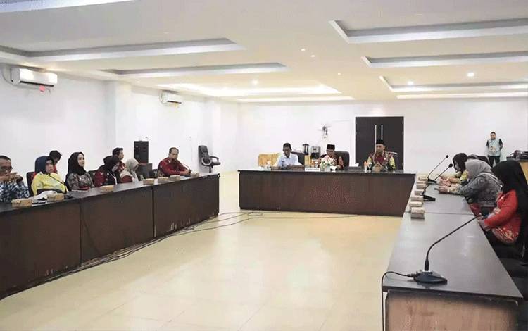 Komisi Informasi Kalteng Visitasi dan Monev Keterbukaan Informasi Publik di Kapuas