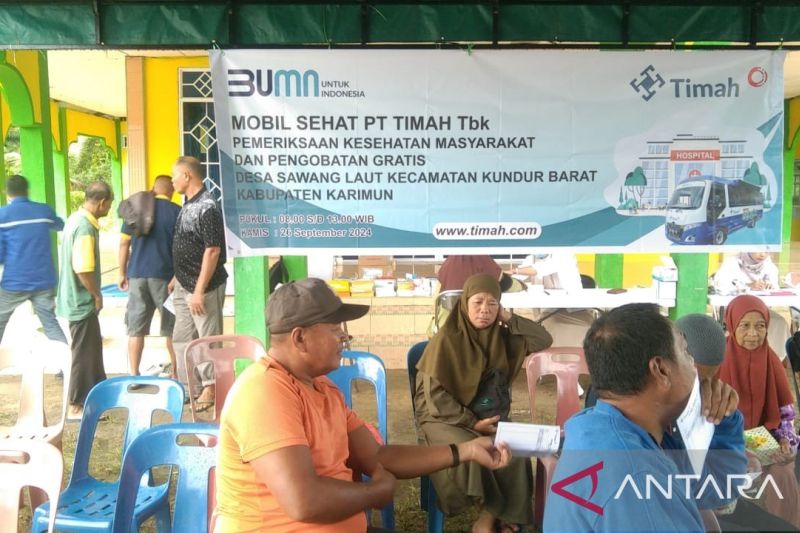 Warga Desa Sawang Laut Karimun Barat antusias berobat di Mobil Sehat PT Timah Tbk (ANTARA/HO-Humas PT Timah Tbk)