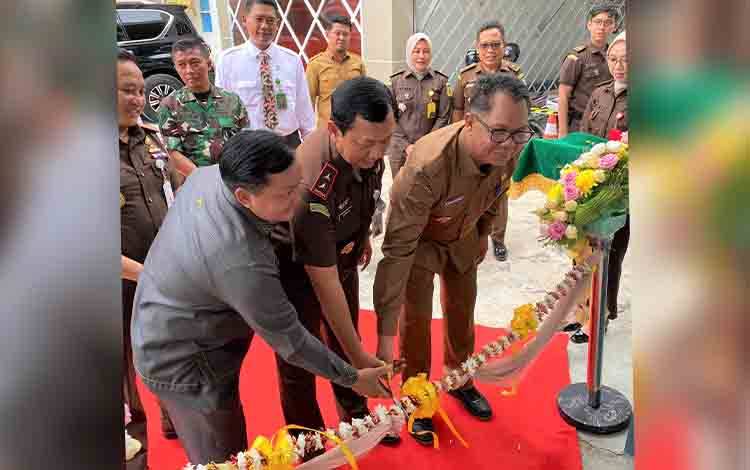 Pj Bupati Kapuas Hadiri Peresmian Musala Al-Ikhlas dan Mess Satya di Kejari Kapuas