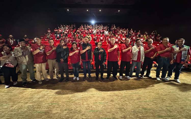 Paslon Nomor 4 Hadiri Nonton Bareng Film Tepatilah Janji di KPU Kalteng