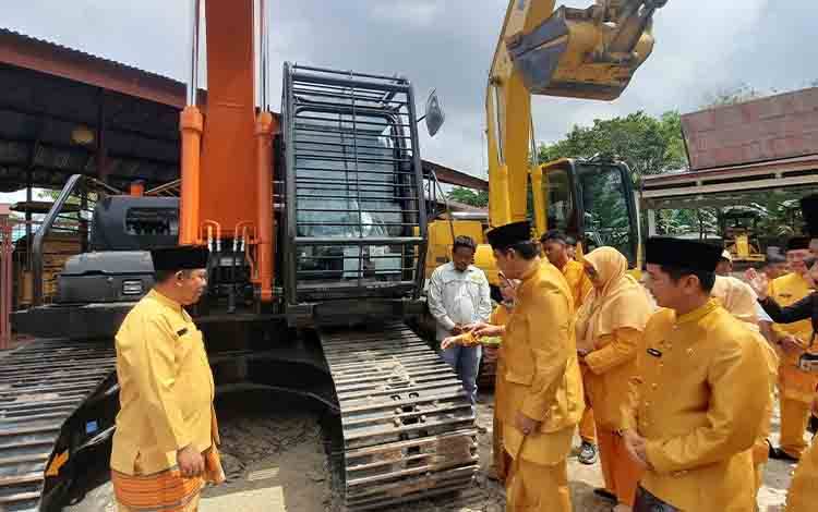 Pj Bupati Harapkan Alat Berat Baru PUPR Kobar Tingkatkan Produktivitas Kinerja