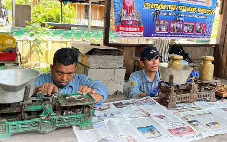 UPTD Metrologi Legal Palangka Raya Gelar Sidang Tera Ulang di Pasar Bawah PU Palangka Raya