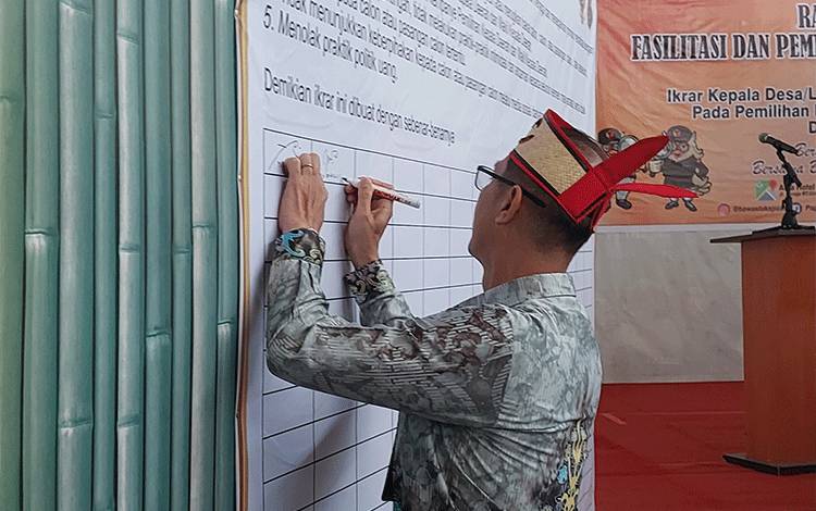 Ketua Bawaslu Kapuas Sampaikan Pentingnya Kepala Desa dan Lurah Jaga Netralitas
