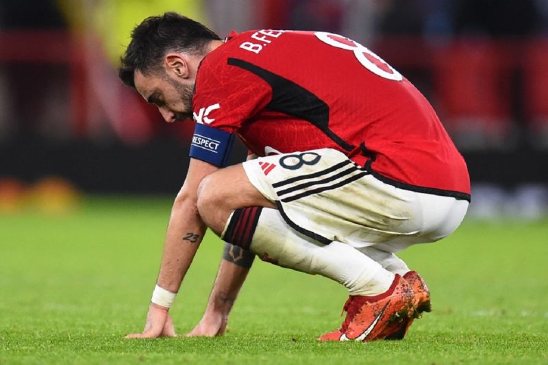Manchester United's Portuguese midfielder #08 Bruno Fernandes reacts after the UEFA Champions League group A football match between Manchester United and FC Bayern Munich at Old Trafford stadium in Manchester, north west England, on December 12, 2023. (Photo by PETER POWELL / AFP) (AFP/PETER POWELL)