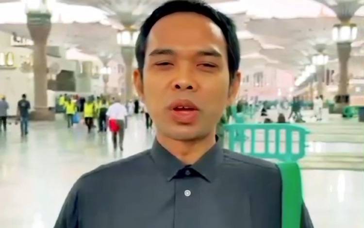 Dari Masjid Nabawi, UAS Dukung Nadalsyah-Supian Hadi di Pilkada Kalteng