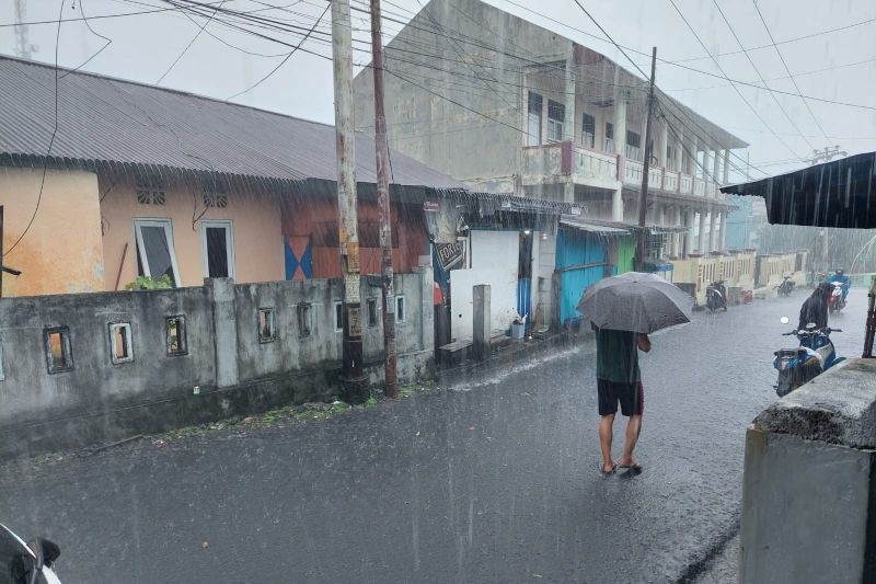 Sabtu, Waspada Hujan Ringan hingga Petir di Sebagian Besar Wilayah RI