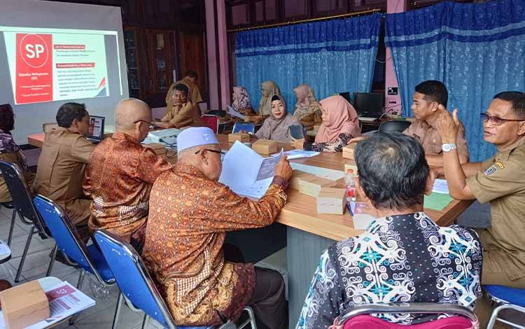 Disdukcapil Seruyan Gelar Konsultasi Publik Pelaksanaan Standar Layanan Tahun 2024