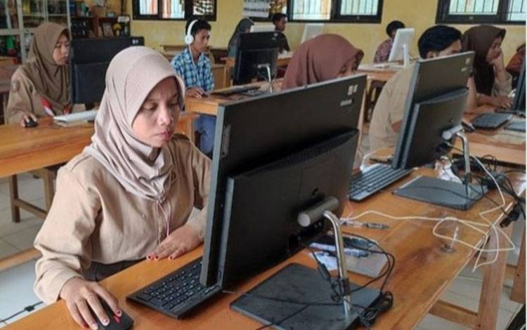 Sosialisasi UKBI Adaptif Merdeka di SMKN 1 Kotawaringin Lama