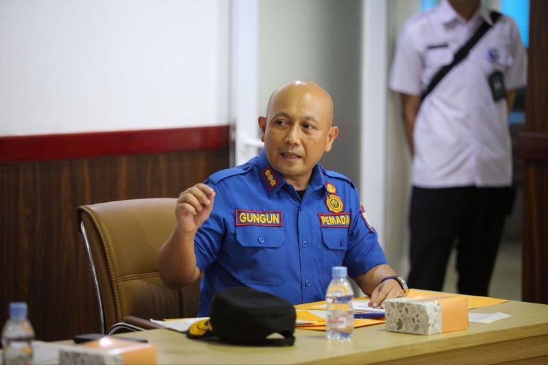 Kepala Dinas Kebakaran dan Penanggulangan Bencana (Diskar PB) Kota Bandung Gun Gun Sumaryana saat memberikan paparan di Kota Bandung, Jawa Barat, Senin (7/10/2024). ANTARA/Rubby Jovan