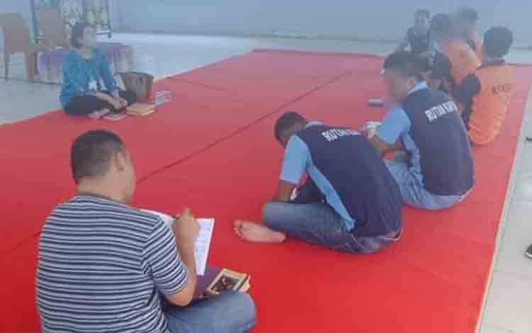 WBP Rutan Kapuas Semangat Ikuti Program Pendalaman Alkitab
