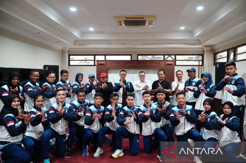Ikatan Pencak Silat Indonesia (IPSI) resmi melepas atlet yang akan bertanding di 8th Asian Pencak Silat Championship. Acara pelesapan atlet dilakukan oleh wakil ketua umum IPSI Sugiono di Padepokan Pencak Silat, Jakarta Timur, Selasa (8/10/2024). (ANTARA/HO-IPSI)