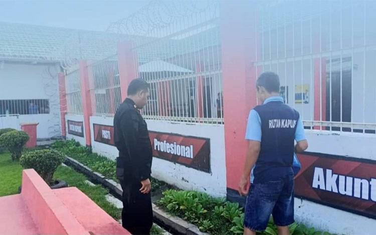 WBP Rutan Kapuas Rutin Lakukan Perawatan Kebun