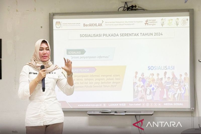 Ketua KPU Kalsel Andi Tenri Sompa saat diskusi pilkada bersama mahasiswa Universitas Lambung Mangkurat (ULM) di Banjarmasin. (ANTARA/Firman)