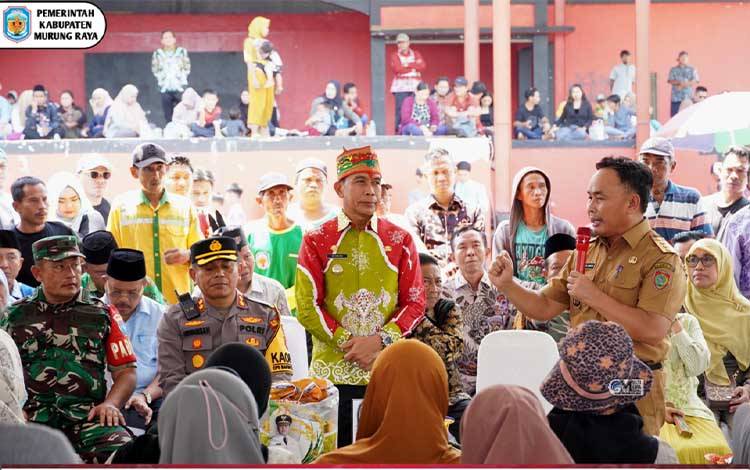 Pj Bupati Hermon Dampingi Gubernur Kalteng Buka Pasar Murah di Murung Raya