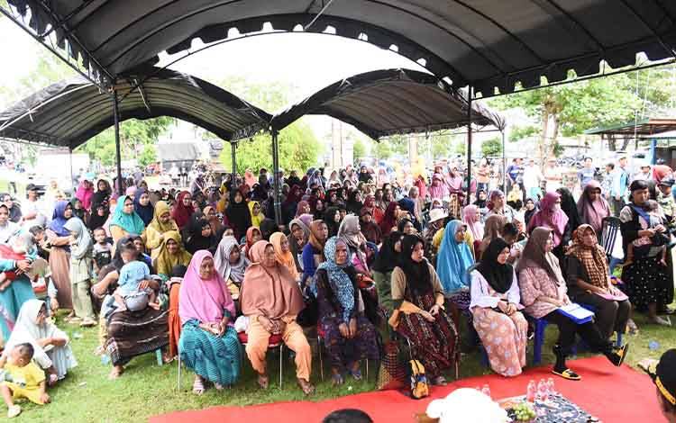 Antusias Warga Kapuas Kuala Sambut Pasar Murah