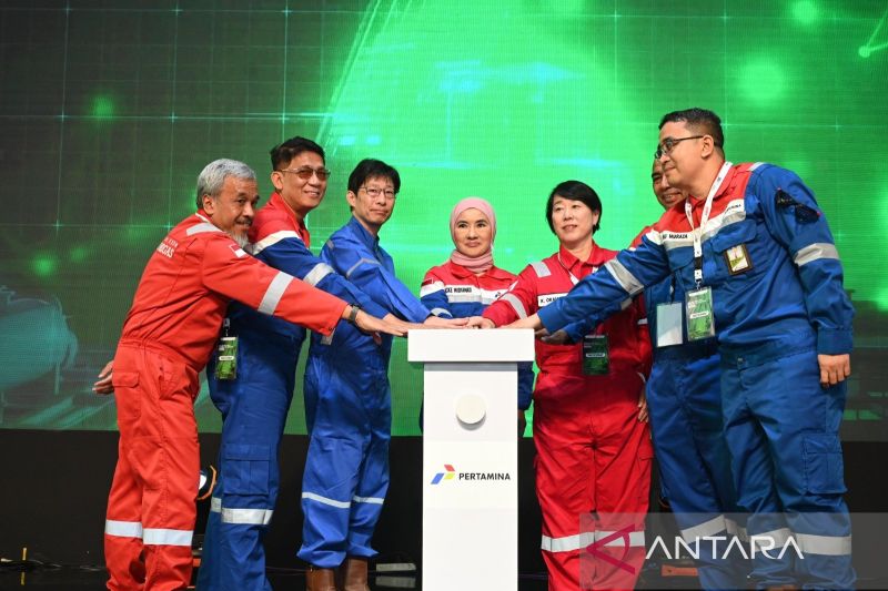 Direktur Utama Pertamina Nicke Widyawati (tengah). ANTARA/HO-PT Pertamina