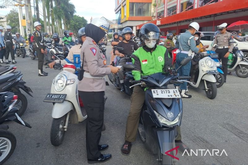 Operasi Zebra Mahakam 2024, Tilang Manual untuk Pelanggar Lalu Lintas