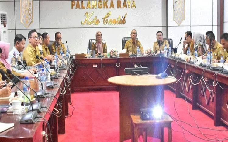 Pj Wali Kota Palangka Raya Minta Perangkat Daerah Sinergi Kendalikan Inflasi