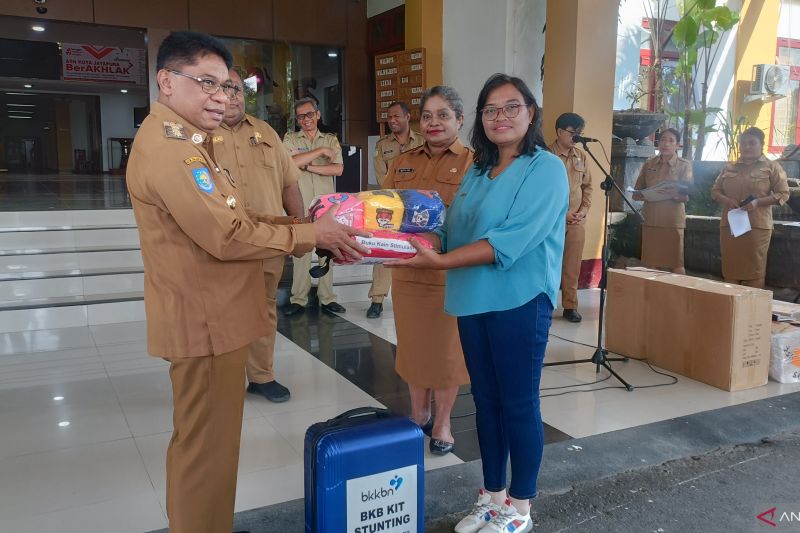 Pemkot Jayapura Bagikan BKB Kit untuk Cegah Stunting Anak