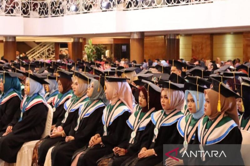 Kemenkes Poltekkes Banjarmasin Luluskan 341 Tenaga Kesehatan berkualitas
