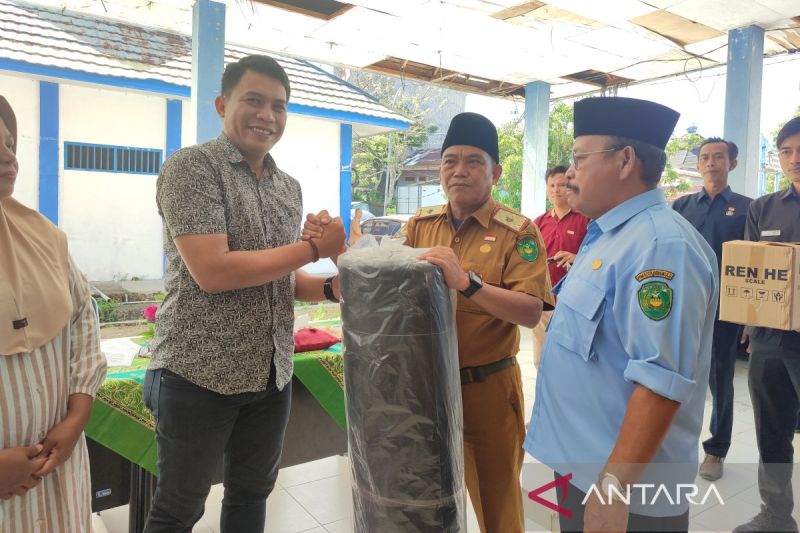 Bantuan Peralatan untuk Pembudidaya Ikan di Kota Bengkulu