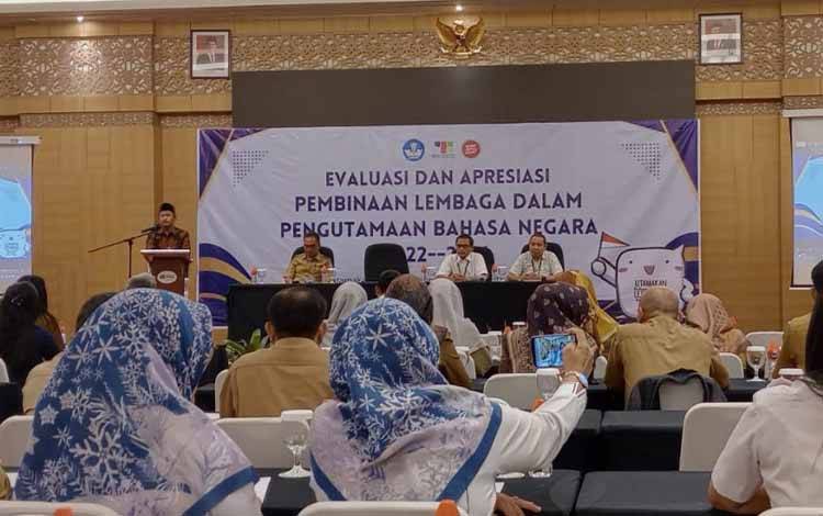 Pengutamaan Bahasa Negara di Lembaga: Amanat Sumpah Pemuda dan Implementasinya di Kalteng