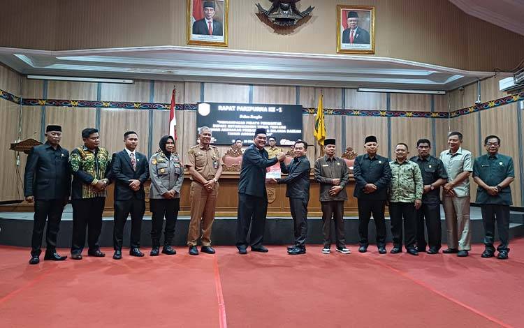 Pjs Bupati Kotim Sampaikan RAPBD Perubahan Tahun Anggaran 2024