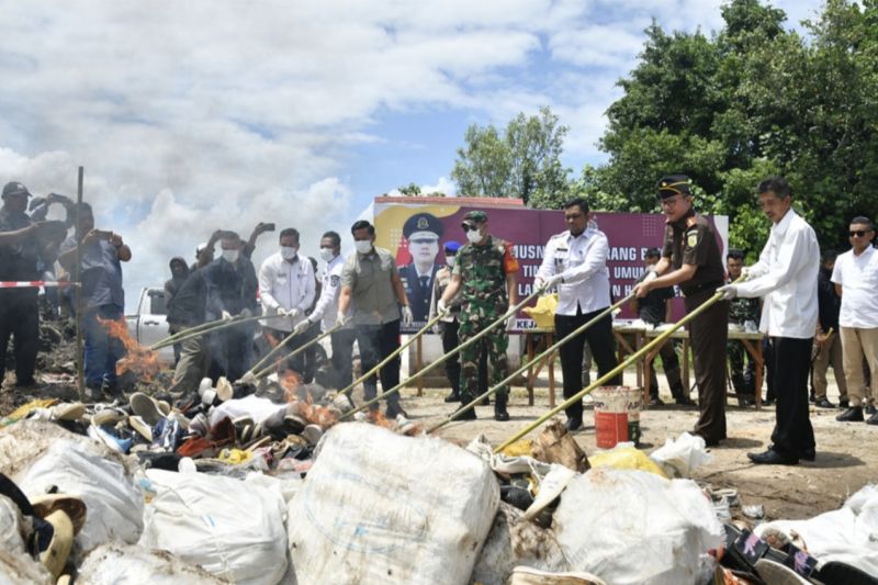 Kejari Bengkalis Musnahkan Ribuan Barang Bukti Demi Keamanan