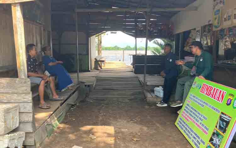 BKSDA Sampit Pasang Spanduk Imbauan Antisipasi Kemunculan Buaya di Sungai Mentaya