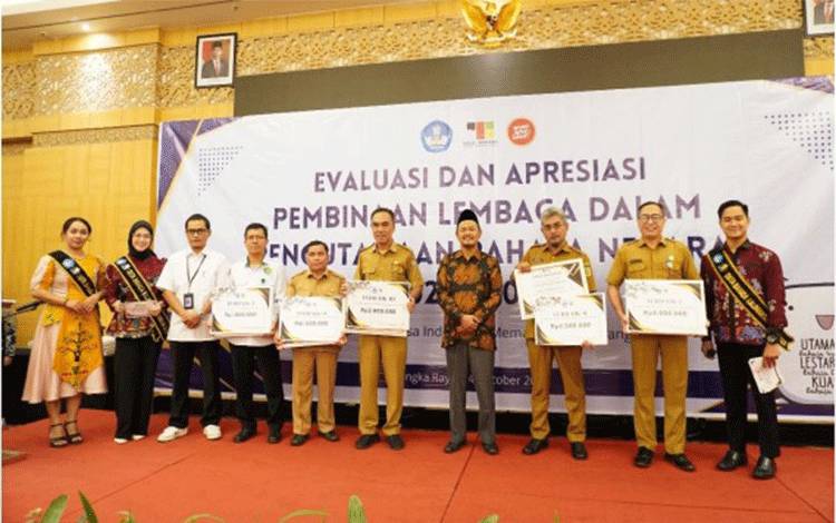 Pengutamaan Bahasa Negara: Penghargaan untuk Lembaga Pemerintah Terbaik di Kalteng