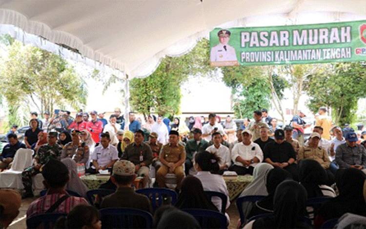Kadis TPHP Kalteng Hadiri Kegiatan Pasar Murah di Kecamatan Parenggean