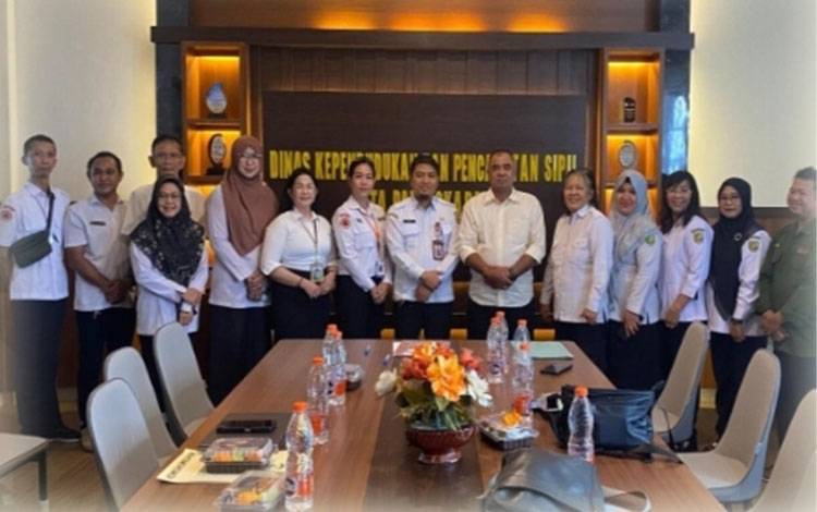 Disdukcapil Palangka Raya Teken Kerja Sama Akses Data Kependudukan dengan Tiga OPD