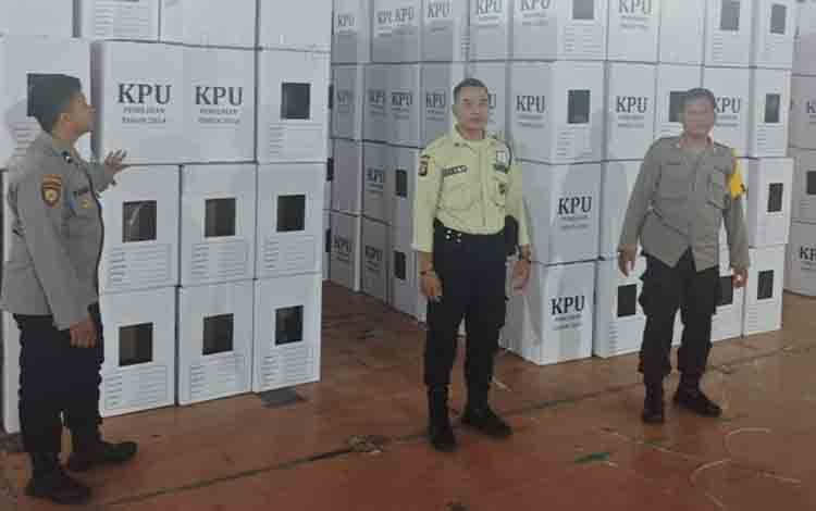 Polres Kapuas Jaga Situasi Keamanan di Lingkungan Gudang Logistik KPU