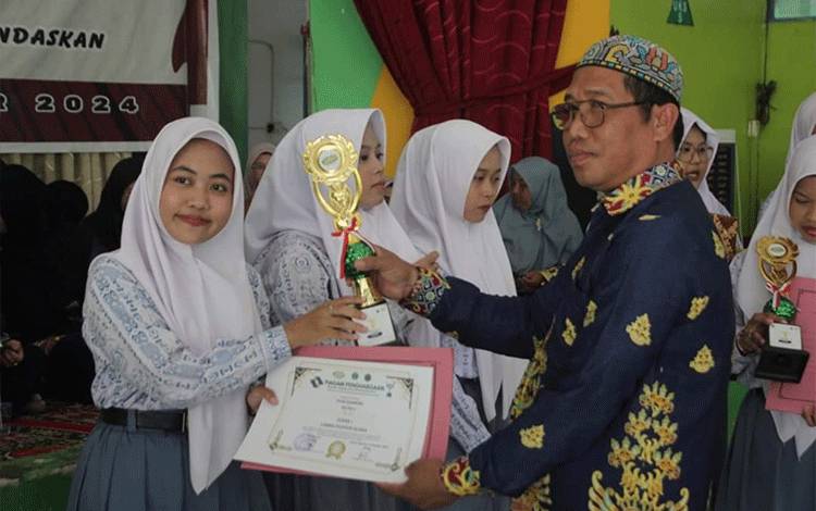 MAN Kapuas Gelar Gebyar Ekskul dan Hari Bahasa