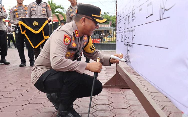 Jaga Netralitas Jelang Pilkada, Polres Kobar Gelar Penandatanganan Pakta Integritas