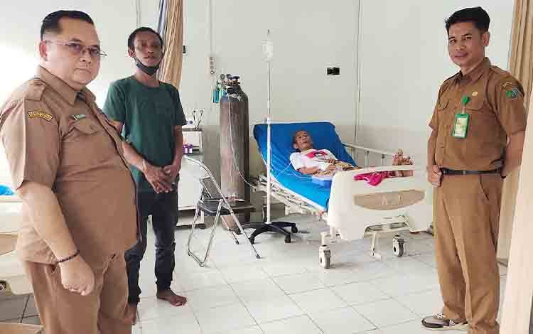 DPMDSos Barito Timur Kembali Tangani Lansia Terlantar karena Sakit
