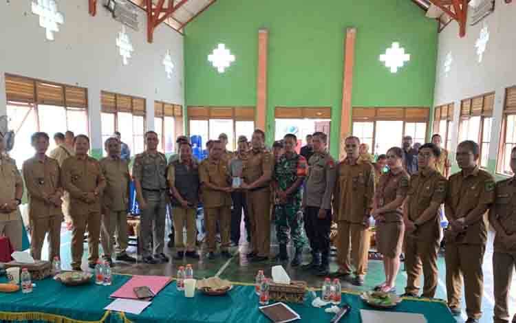 Sosialisasi Buku Saku Satlinmas Tingkatkan Efektivitas Tugas di Kecamatan Basarang