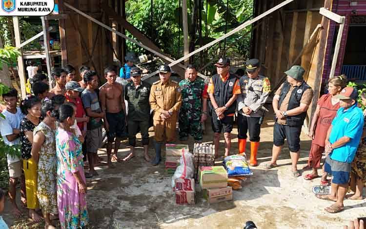 Pemkab Murung Raya Tanggap Darurat: Serahkan Bantuan untuk Korban Banjir di Desa Muara Sumpoi dan Muara Jaan