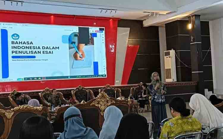 Ai Gumiar: Esai Ditulis untuk Ungkapkan Ide Pikiran Berisi Fakta Serta Data yang Benar