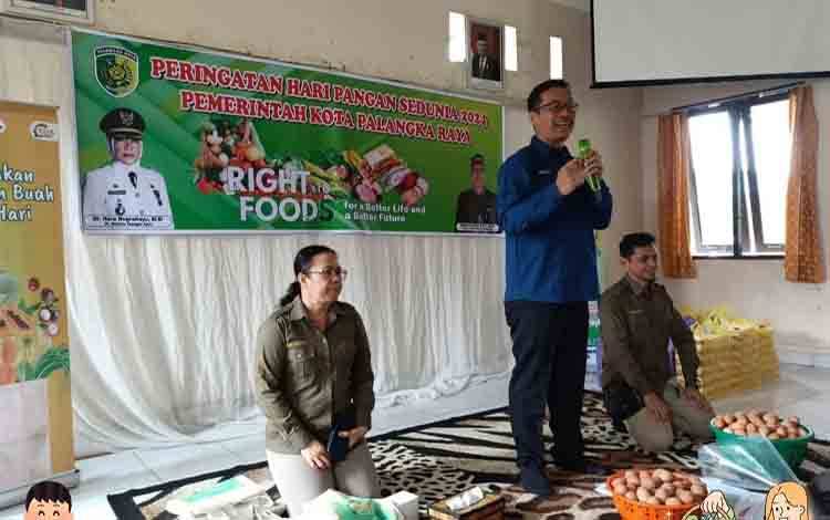Peringati Hari Pangan Sedunia, Distanketpang Palangka Raya Makan Telur Bersama Murid SD