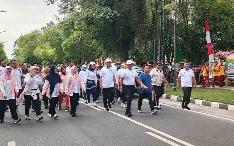Korem 102 Panju Panjung Gelar Jalan Santai Silaturahmi Kebangsaan, Dorong Pilkada Damai dan Berintegritas