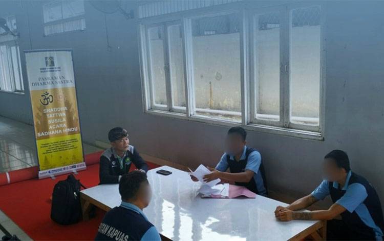 Pembinaan WBP Hindu Melalui Pasraman Dharma Sastra di Rutan Kapuas