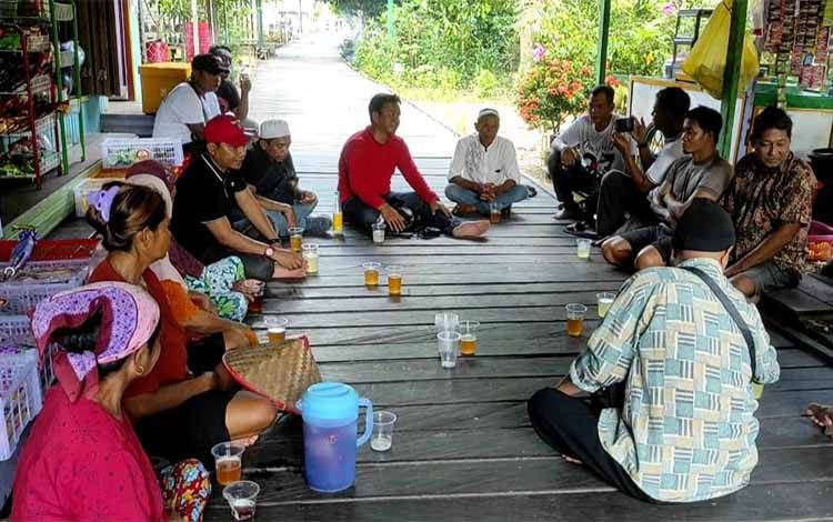 Cara Berbeda Supian Hadi Menjalin Kedekatan dengan Warga di DAS Katingan