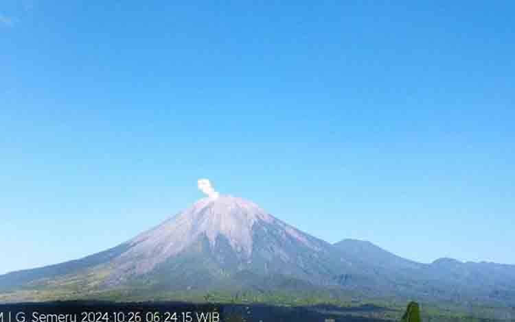 Gunung Semeru Beberapa Kali Erupsi dengan Letusan hingga 600 Meter