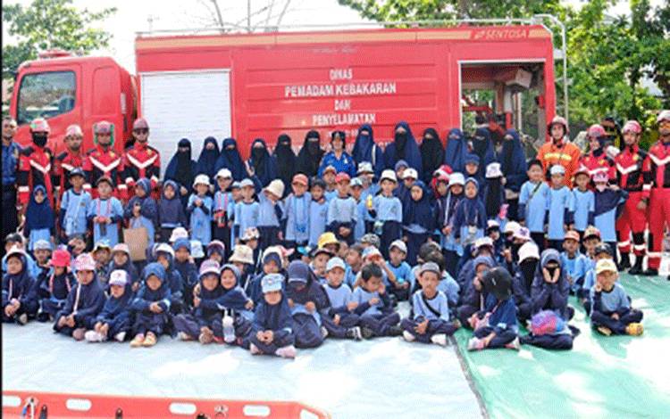 Kunjungan Edukatif TKIT Asiah ke Kantor Pemadam Kebakaran demi Menambah Ilmu dan Keceriaan