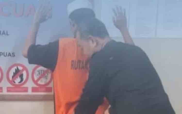Petugas P2U Rutan Kapuas Geledah Setiap Tahanan Baru