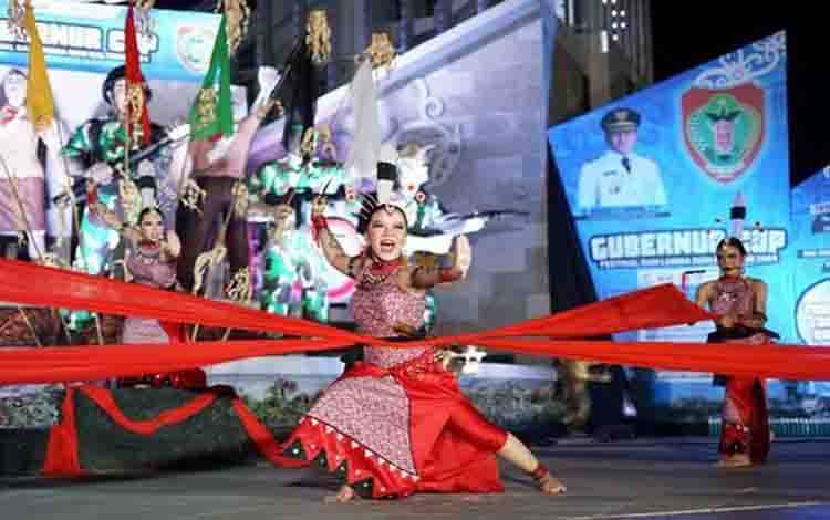 Lomba Tari Kreasi Daerah Ramaikan Bundaran Besar Palangka Raya