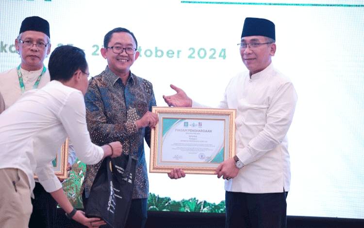 BPDPKS Raih Penghargaan Dukungan dalam Pengembangan Sawit di Pesantren