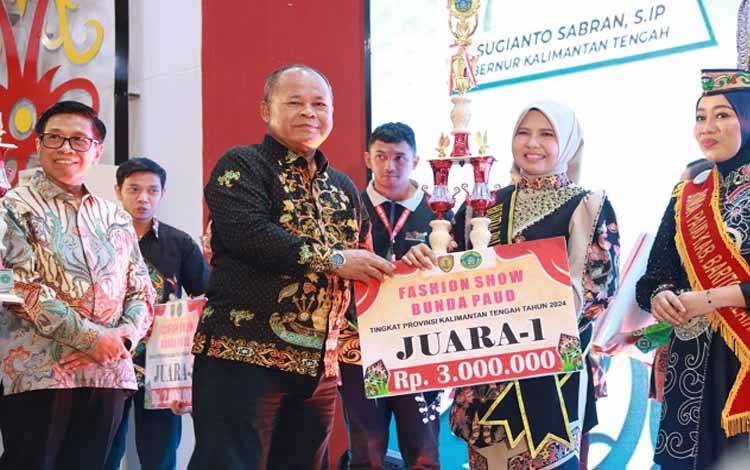 Plh Asisten Pemkesra Maskur Tutup Kegiatan Apresiasi Bunda PAUD Tingkat Provinsi Kalteng 2024